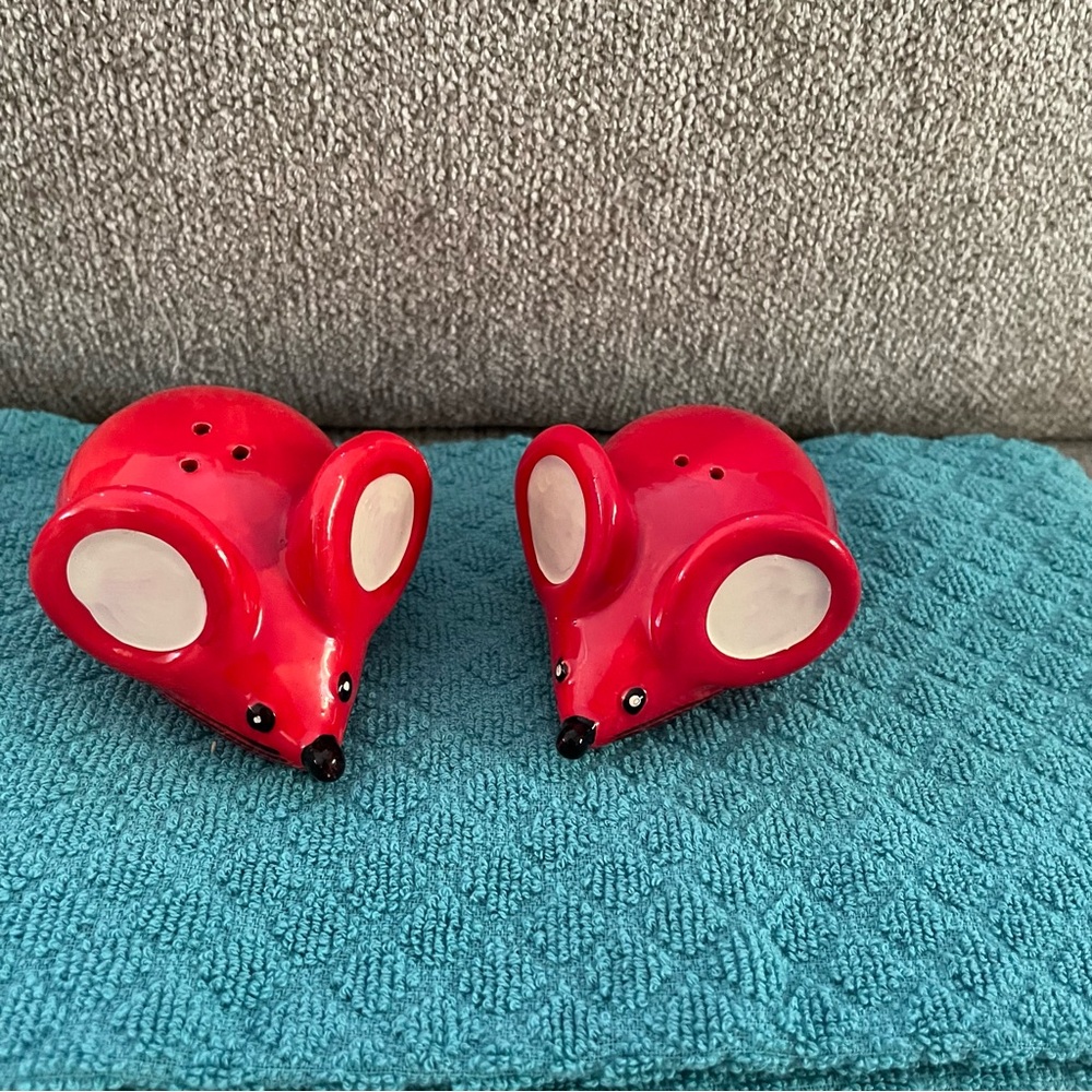 INARCO JAPAN Red Ceramic Mice Salt And Pepper Shakers Collectible